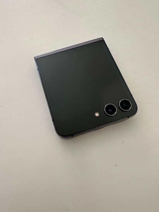 Samsung Galaxy  Z Flip 5 -512 GB / 8 GB RAM