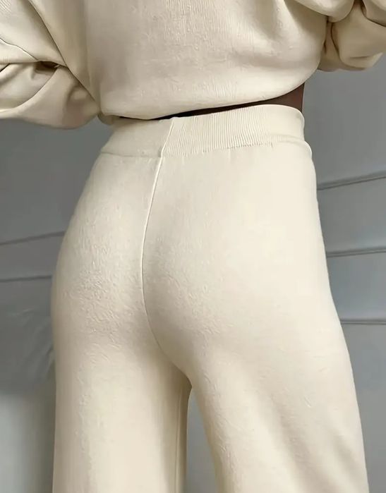 Compleu din tricot fin