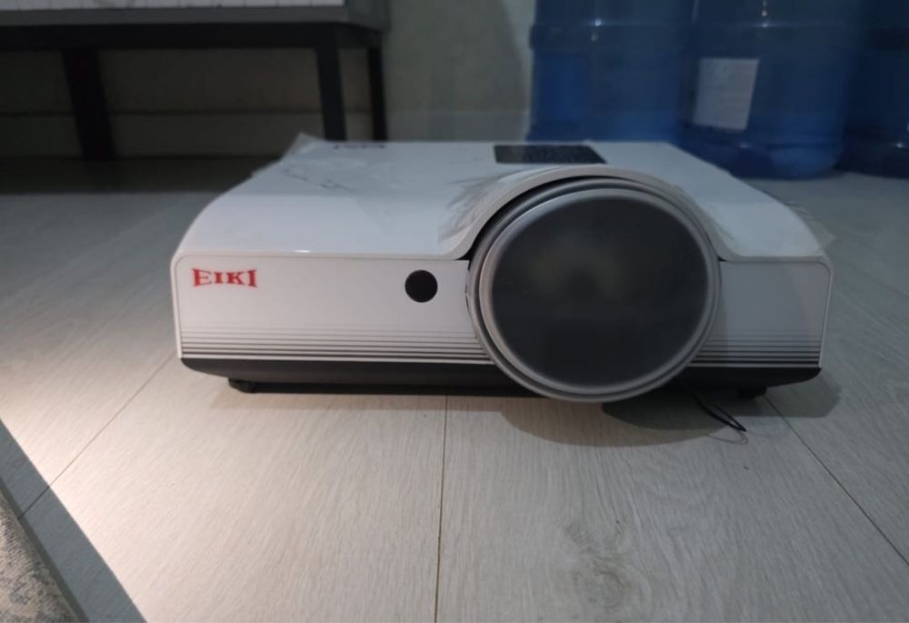 проектор EIKI LC-WIP3000.