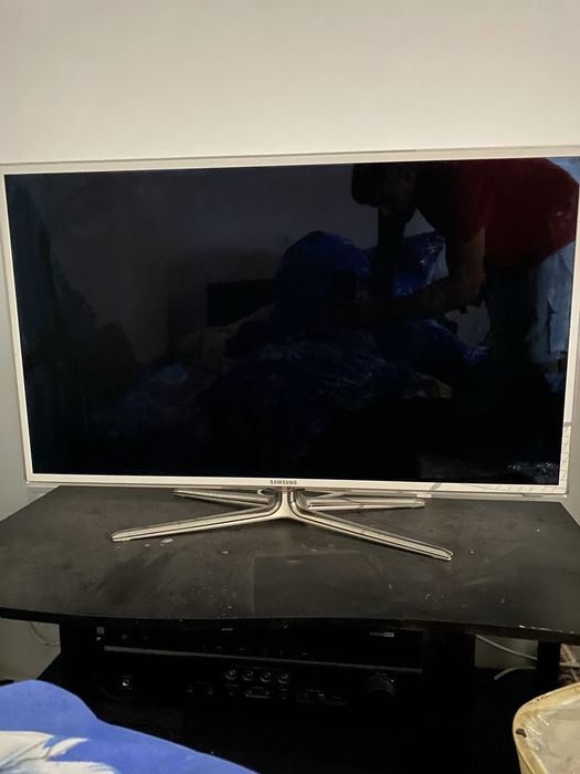 Boxe Akai si Samsung TV subtire