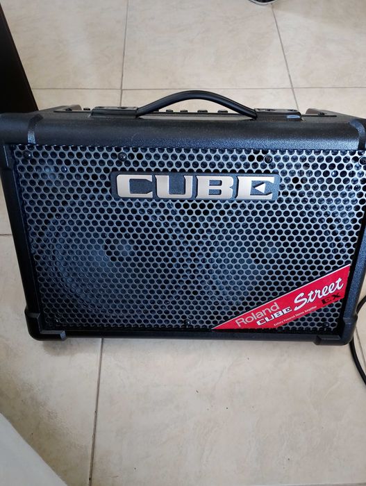 Продавам **Roland CUBE Street EX**,