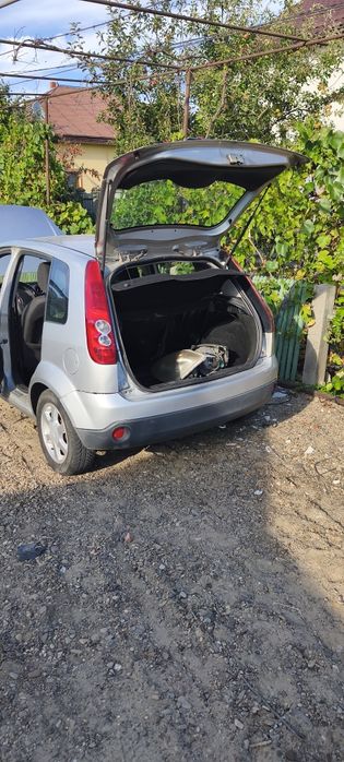Acesori piese Ford fiesta 1.4 dizel 2007 stopuri faruri jante caroserie