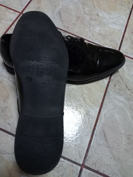 Pantofi noi lac Nr 46