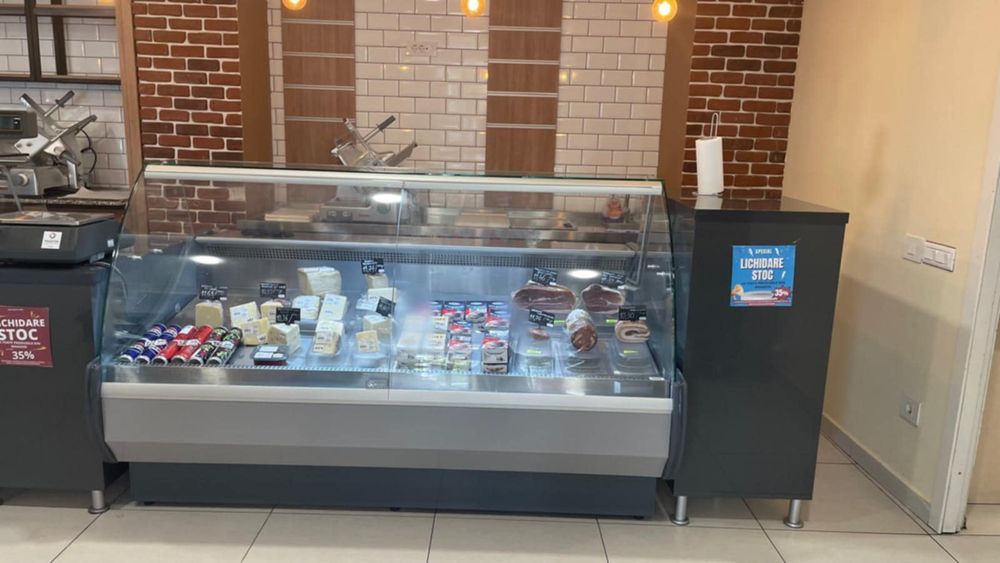 Vând vitrine de mezeluri