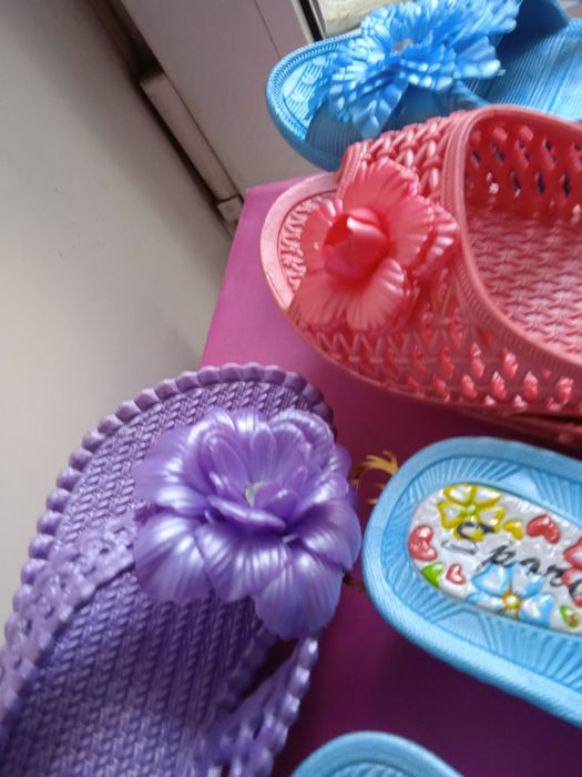 Продам детские шлепки