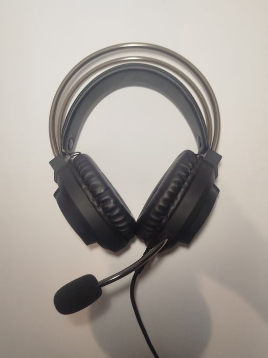 Căști gaming Aqirys Cygnus + stand pentru căști Trust