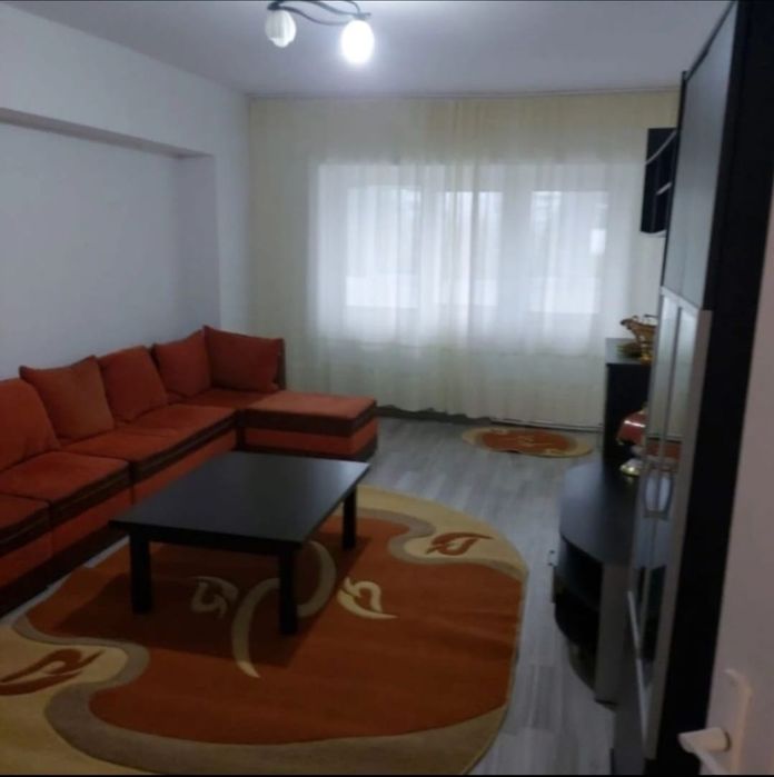 Închiriez apartament