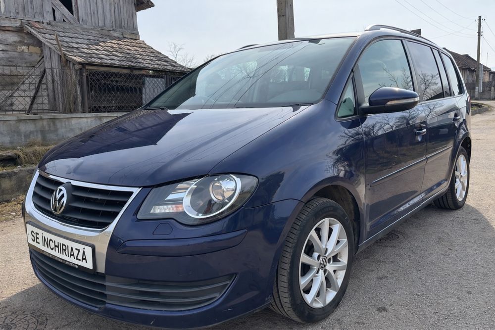 Închiriez VW Touran 7 locuri – Diesel, consum mic