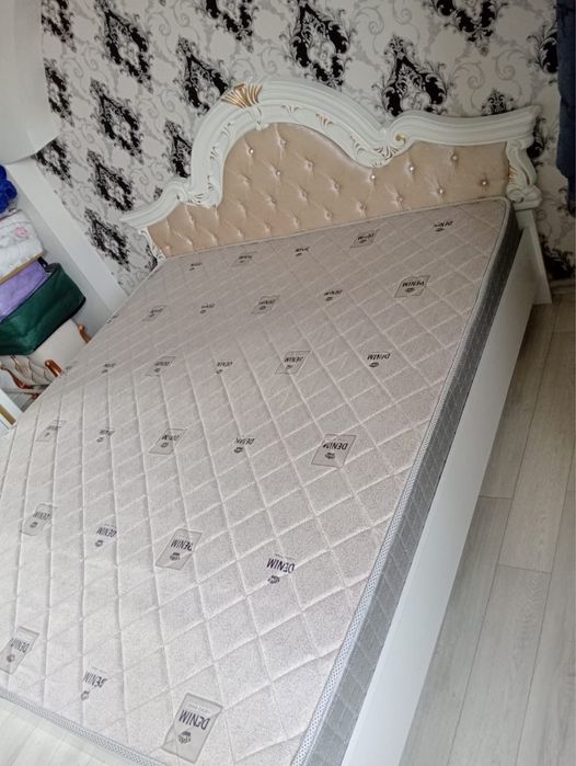 Спальный кровать с матрасом