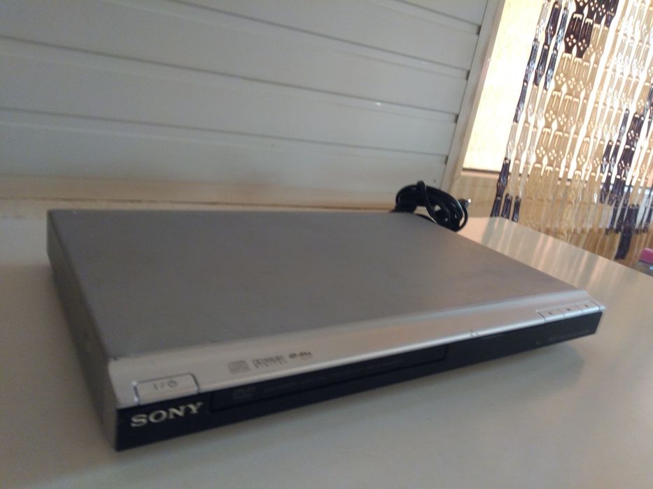DVD. Sony. dvp -sr 100