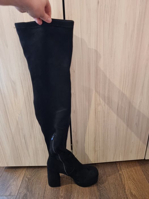 Дамски черни ботуши от велур на платформа