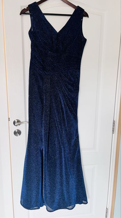 Официална рокля .