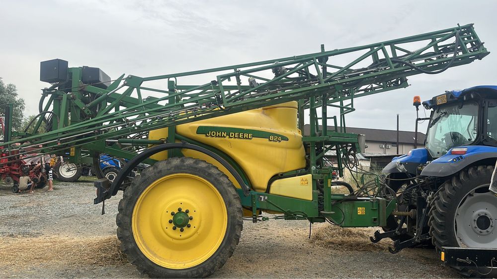 Masina de erbicidat John Deere TRSP25