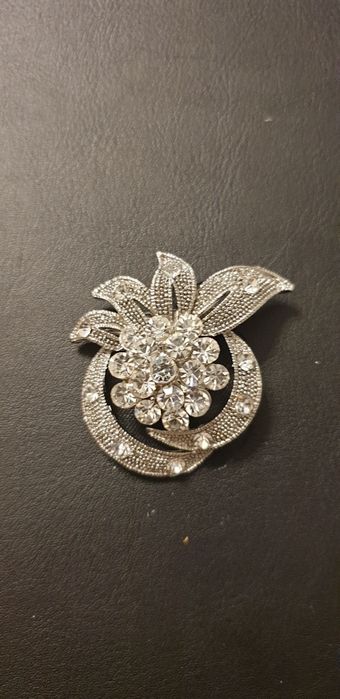 Продам новые брошки