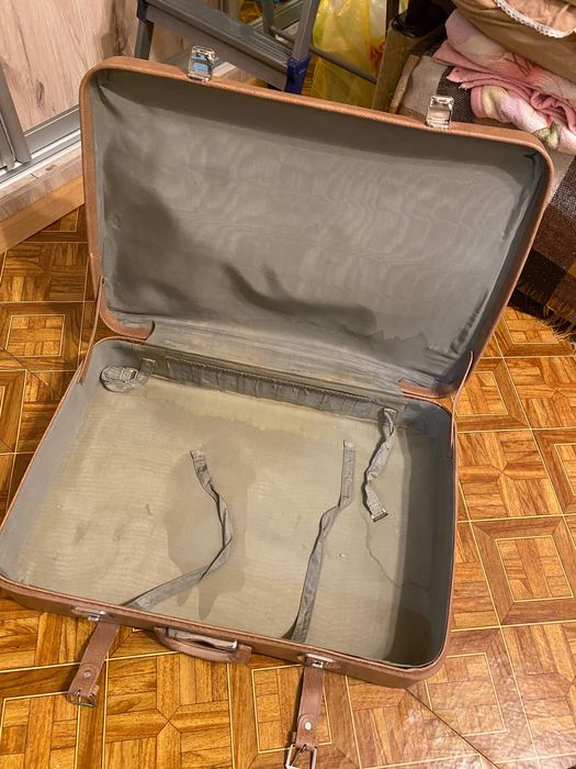 Чемодан кожаный (СССР)