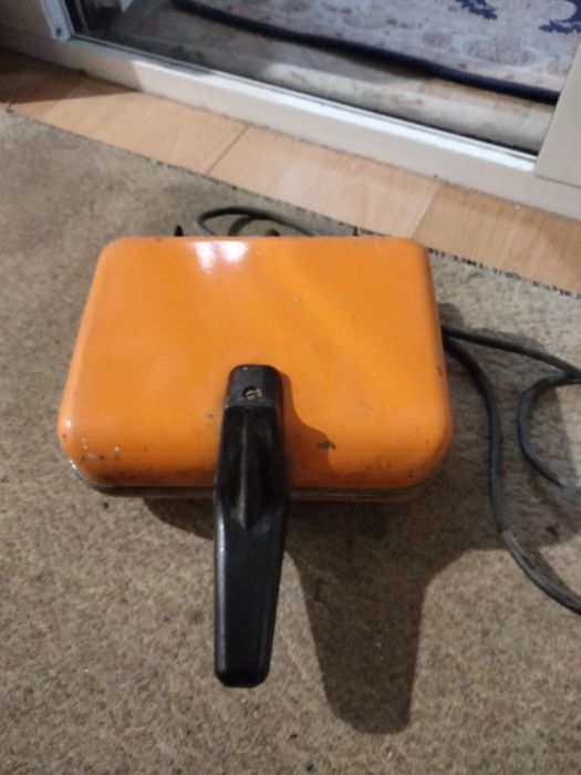 Вафельница в хорошем состояний