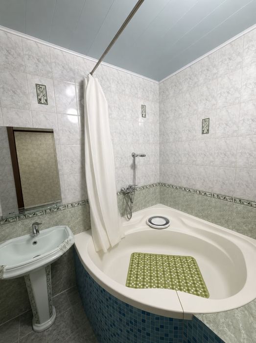 Evro Kvartira sotiladi 4 maktab yonida