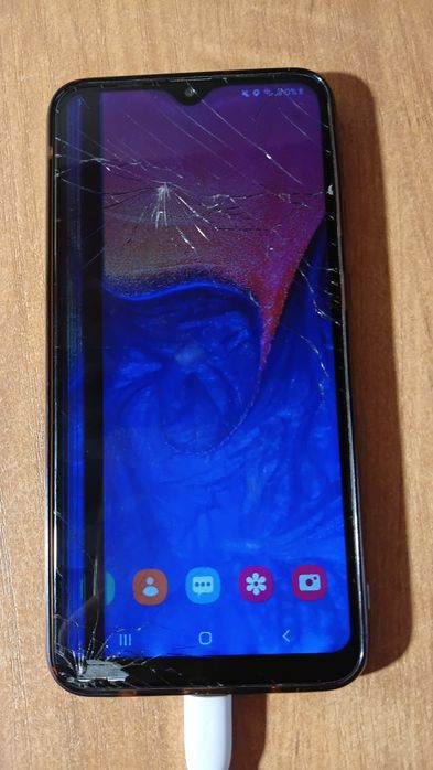 Продам samsung galaxy A10 на запчасти