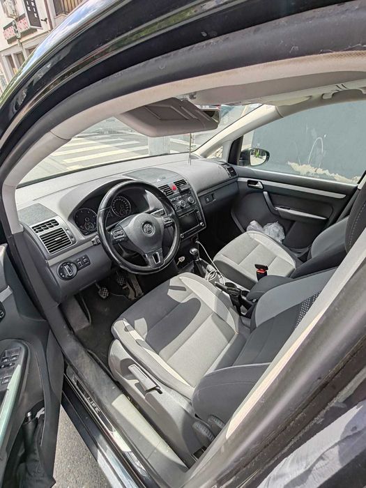 Vând Volkswagen Touran 2013 (model 2014)
