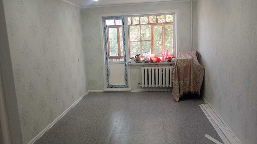 Продам 2 ком. квартиру по Строителей 22