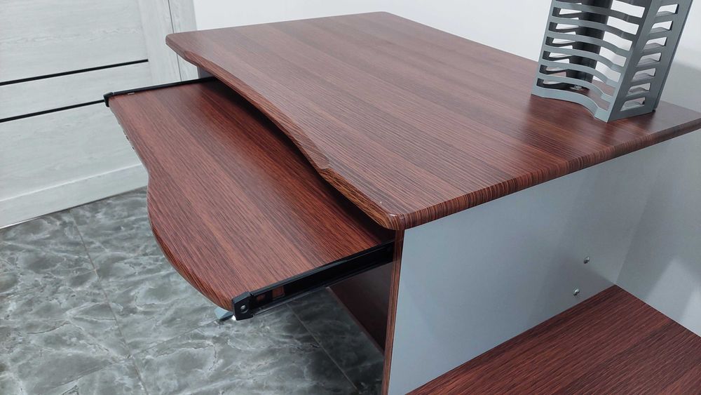 Стол для компьютера продаю