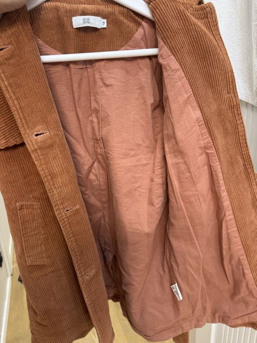 Продается детское пальто на 6-7 лет