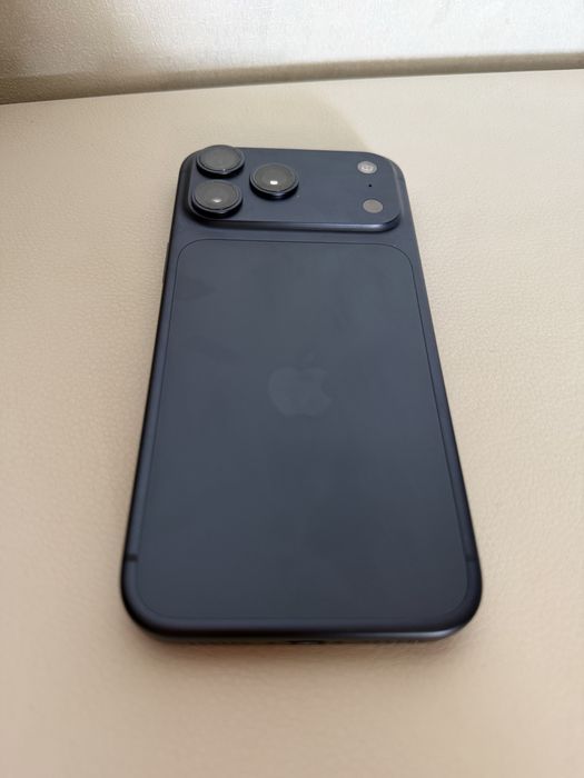 Продам iPhone 17 Pro Max 256 GB.