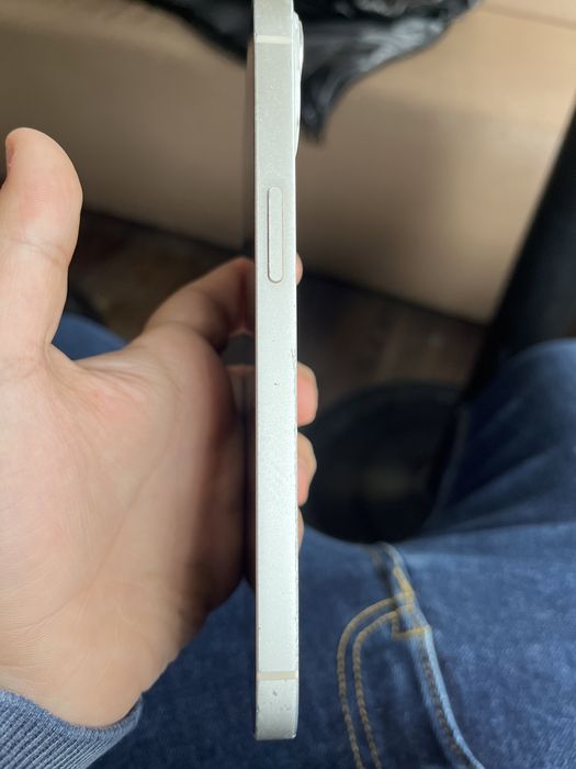 Айфон 13 белый царапины есть