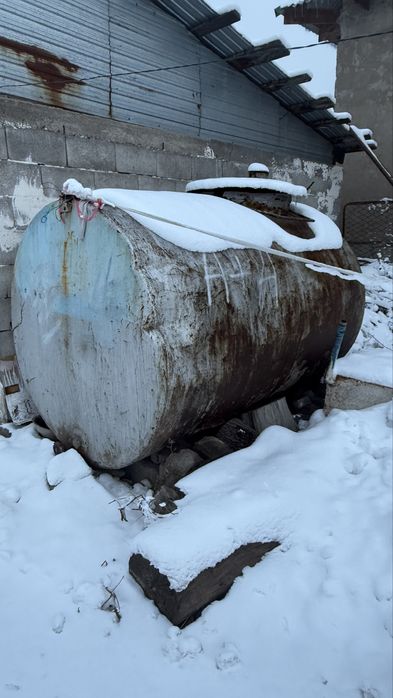 Продам цестерну 3 тонна