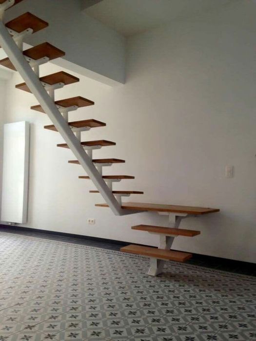 Scari interioare cu trepte din lemn