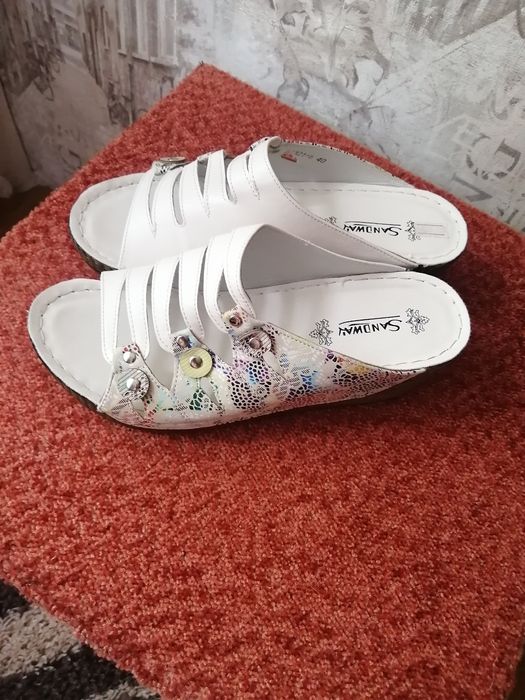 Продам босоножки.