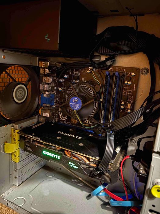 Продавам геймърски компютър – i7 / RX 570 / 16 GB RAM