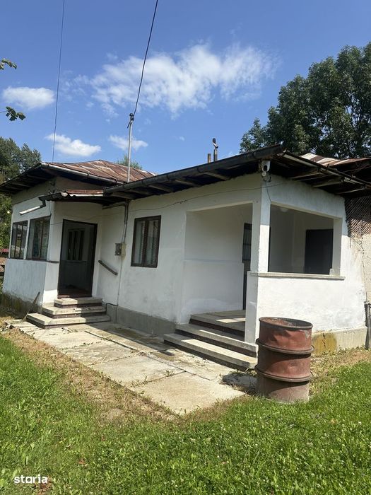 Provita de Jos - casa bătrânească + teren 1046mp - 35000 Euro/Neg.