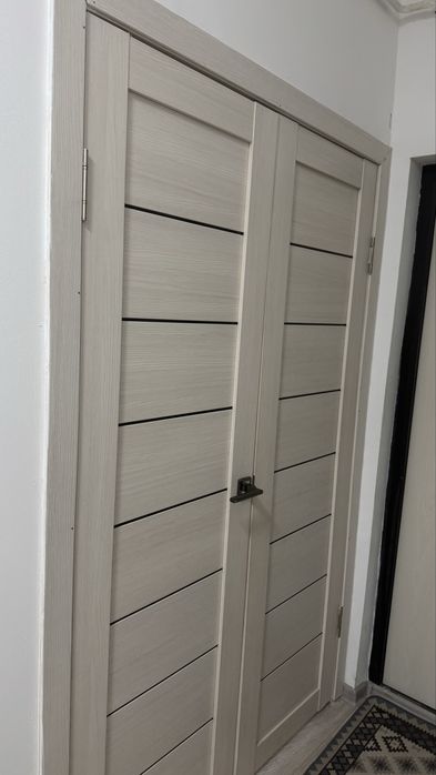 Продам межкомнатные двери, светлый дуб, 7 шт., отличное состояние
