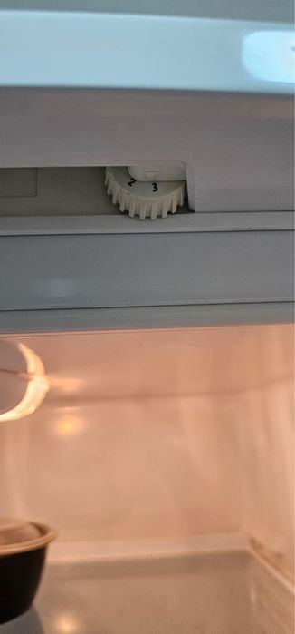 Холодильник с морозильной камерой