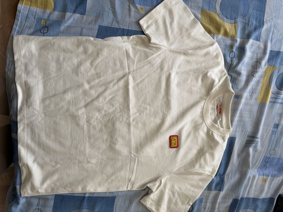 Tricou alb Valentino, masura M, bbac 100%, logo din metal si brodat