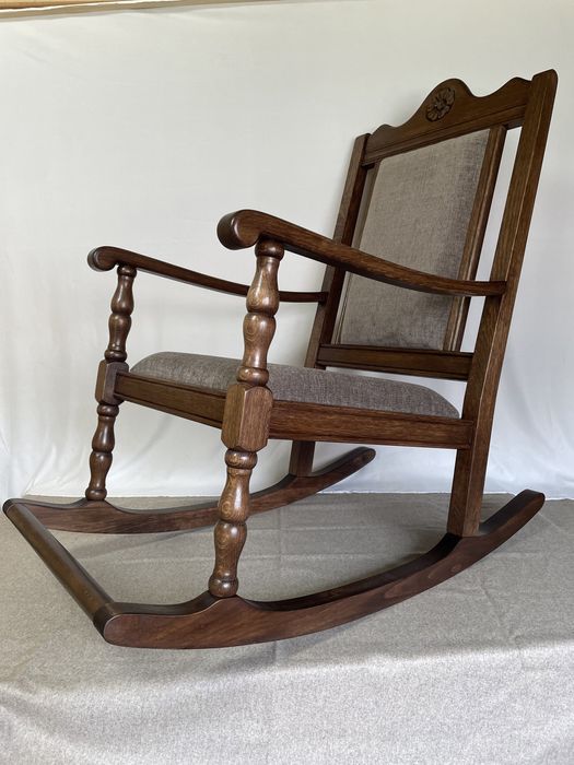 Люлеещ се стол от масив