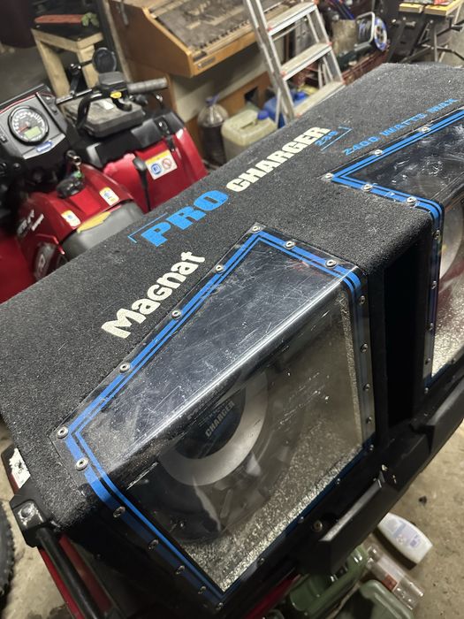 Tub de Bass auto Magnat Pro Charger 230