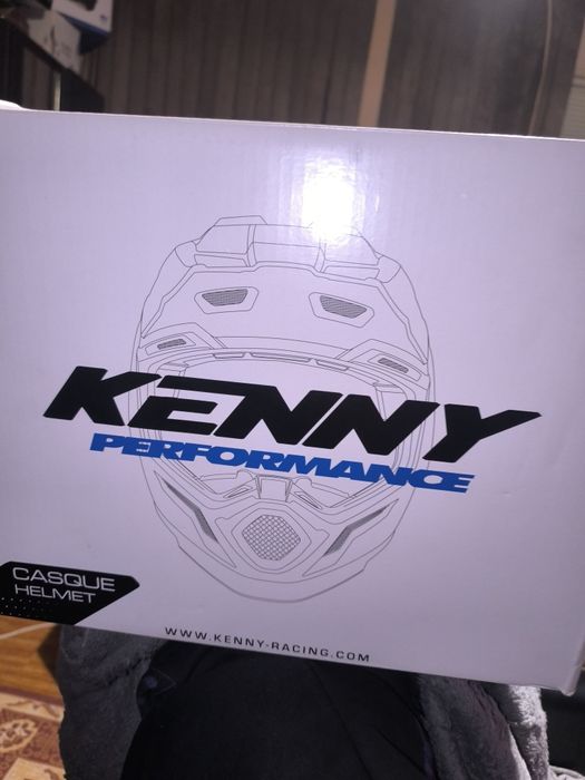 Чисто нова Каска kenny