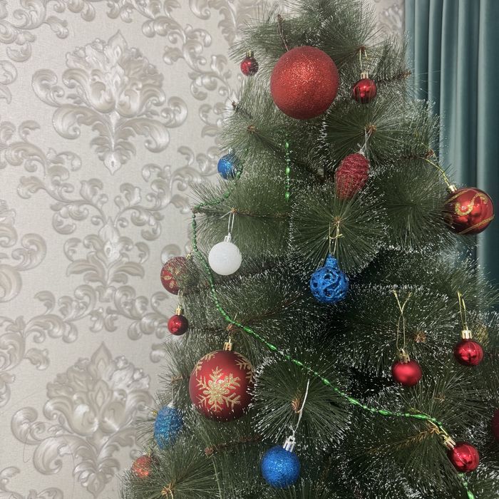 Продается ёлка почти новая