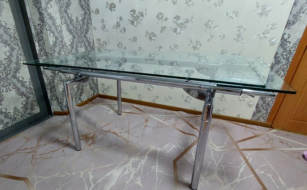 Стол раздвижной, стеклянный