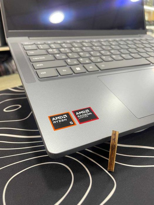 Lenovo Ideapad slim 3 AMD Ryzen 5 8640HS/8/256/Display 14' OLED WUXGA