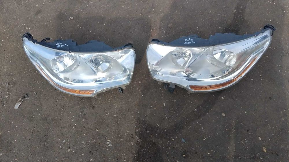 Far stanga/dreapta Citroen C4 an 2013