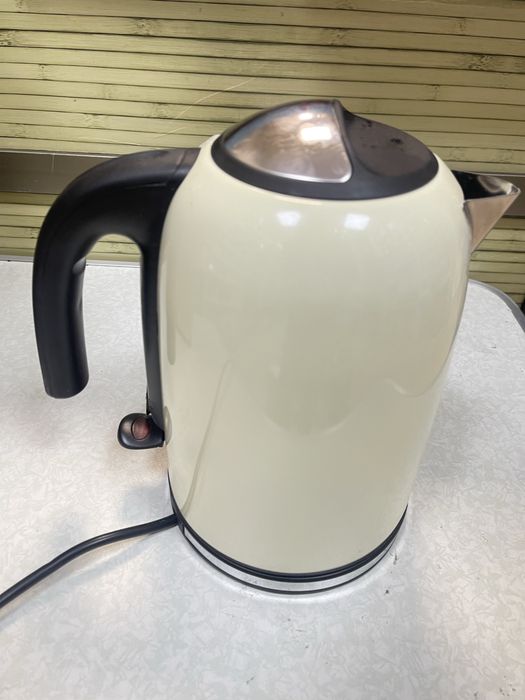 Електрическа кана Russell Hobbs