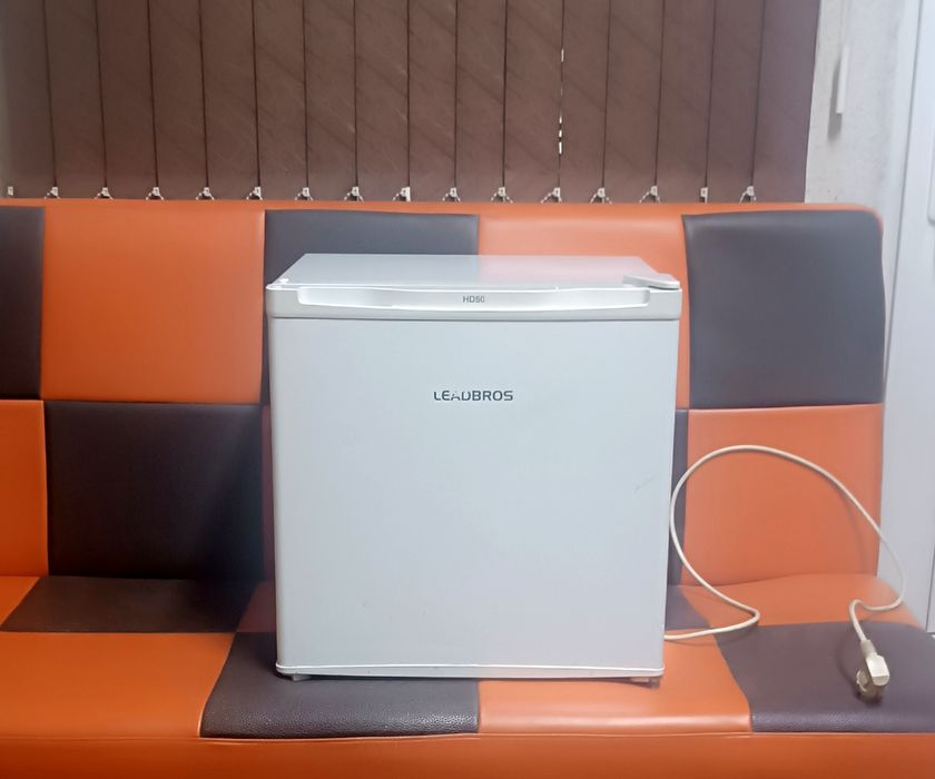 Продам мини холодильник