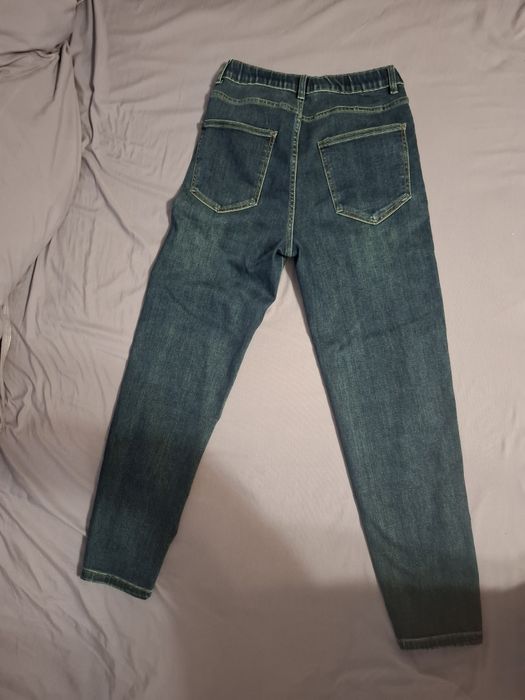 Продам женские джинсы