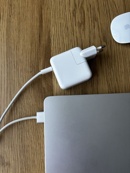 MacBook Air M2 15-inch