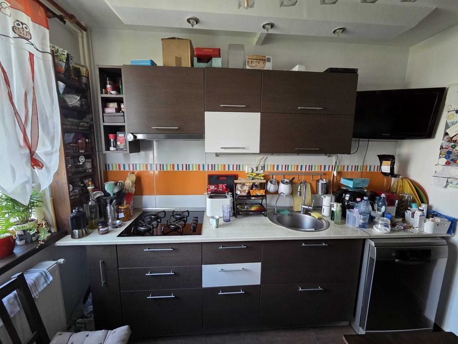 4 camere | 84 mp + boxă 5 mp | Centrală proprie | 2 băi | Etaj 3 4 | Metrou 5 min | Valea Argeșului