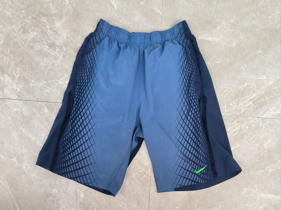 Nike къси панталони размер M