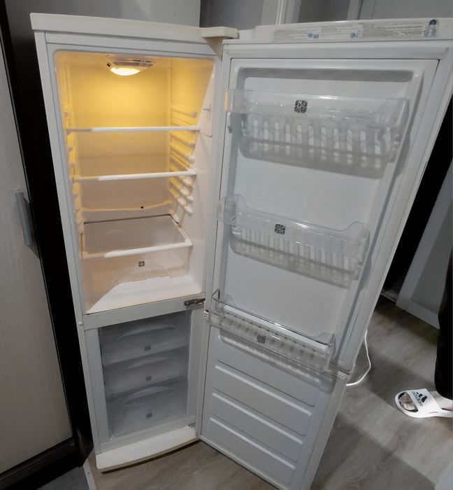 Продам 2х камерный холодильник